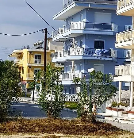 アパート D&b 1 Paralía