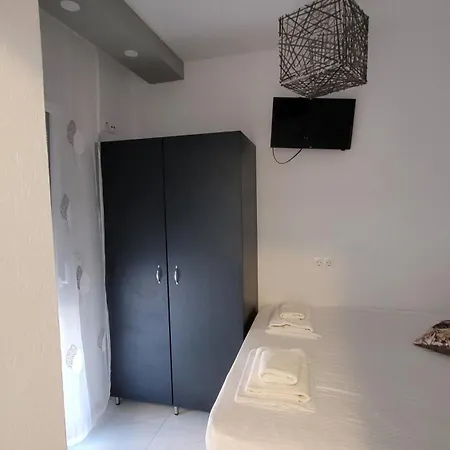 Διαμέρισμα D&b 1 *